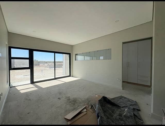 5 BEDROOM HOUSE FOR SALE IN SANDOWN